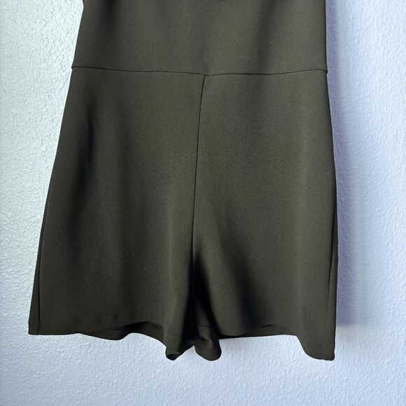 Women's Express Romper Off Shoulder Black Lace Neckline Shorts Size 6 Back Zip - Picture 4 of 7